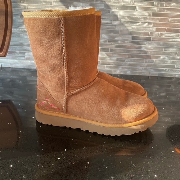 UGG Chesnut Boots - Picture 3 of 5